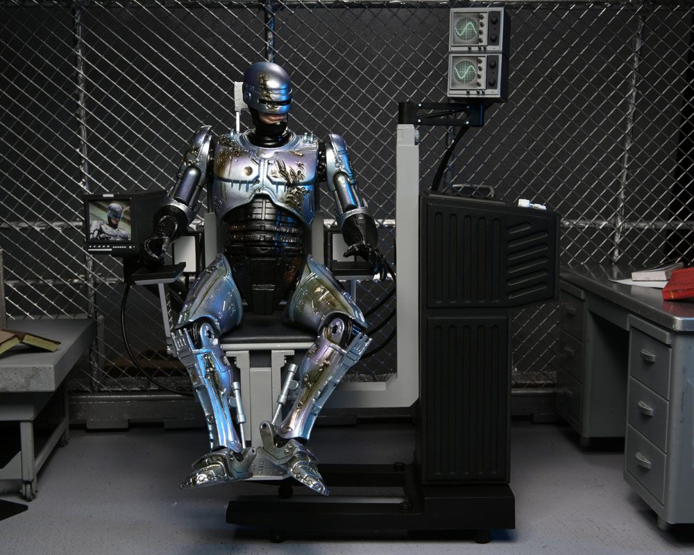 ULTIMATE ROBOCOP - Battle Damaged w/Chair - Action Figure 20cm