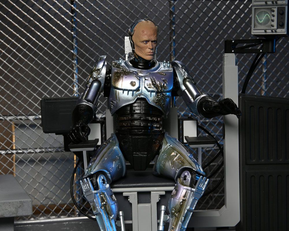 ULTIMATE ROBOCOP - Battle Damaged w/Chair - Action Figure 20cm