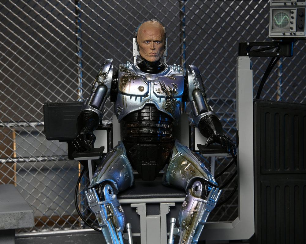 ULTIMATE ROBOCOP - Battle Damaged w/Chair - Action Figure 20cm
