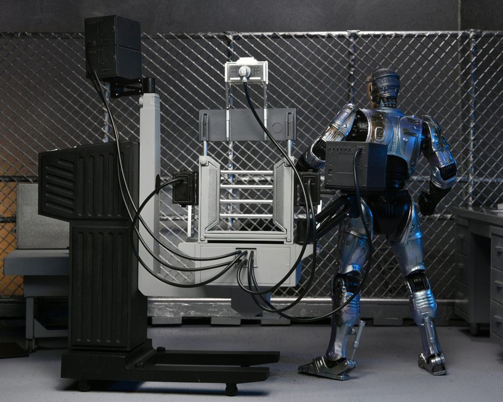 ULTIMATE ROBOCOP - Battle Damaged w/Chair - Action Figure 20cm