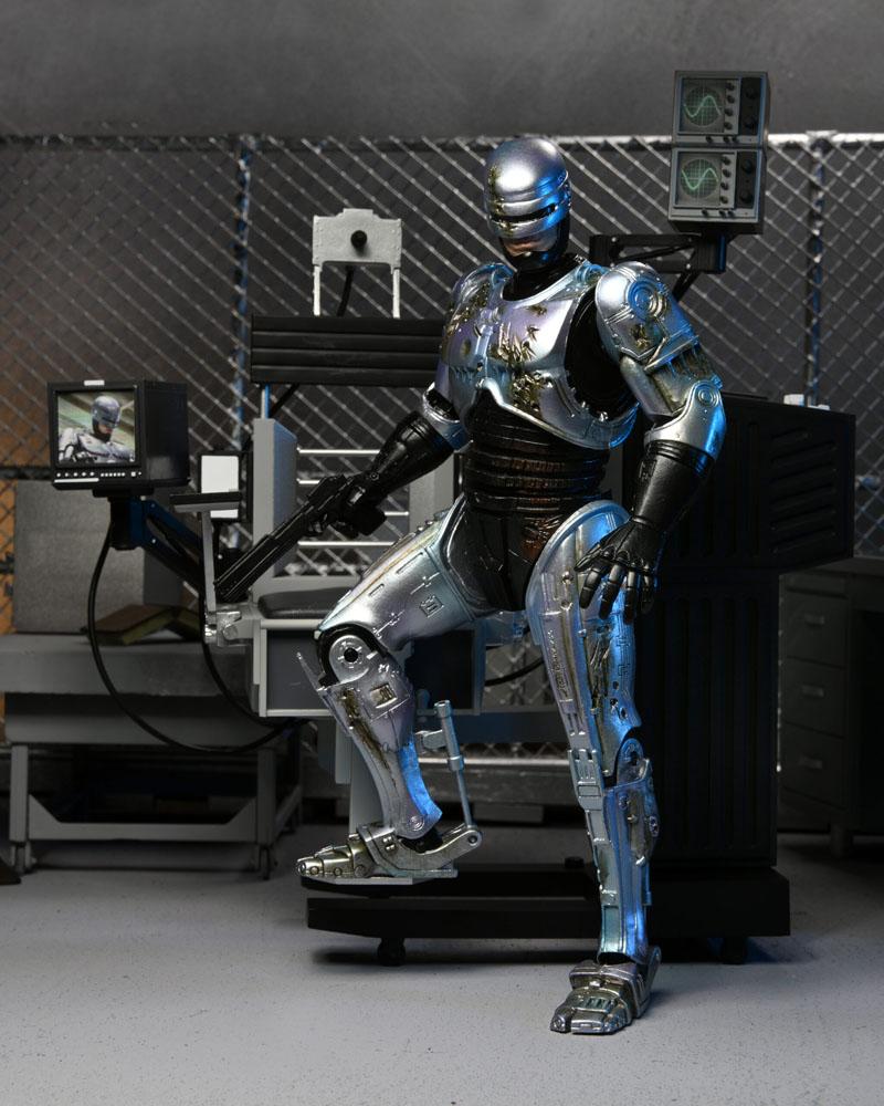 ULTIMATE ROBOCOP - Battle Damaged w/Chair - Action Figure 20cm