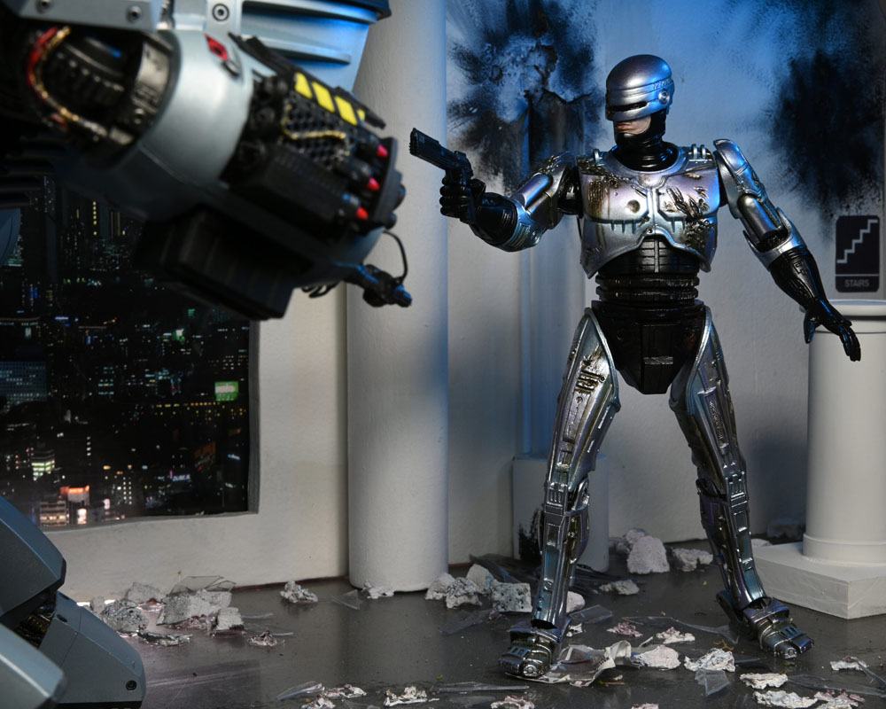 ULTIMATE ROBOCOP - Battle Damaged w/Chair - Action Figure 20cm